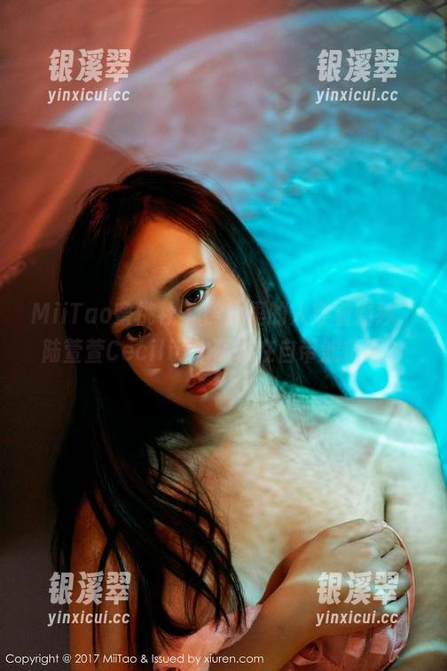MiiTao蜜桃社-陆萱萱Cecilia MiiTao蜜桃社 - 照片里的人穿着婚纱,陆萱萱Cecilia本尊也在自带滤镜吧?