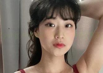 原图中带着Myung Ah校服的青春气息，好像又回到了那个午后！