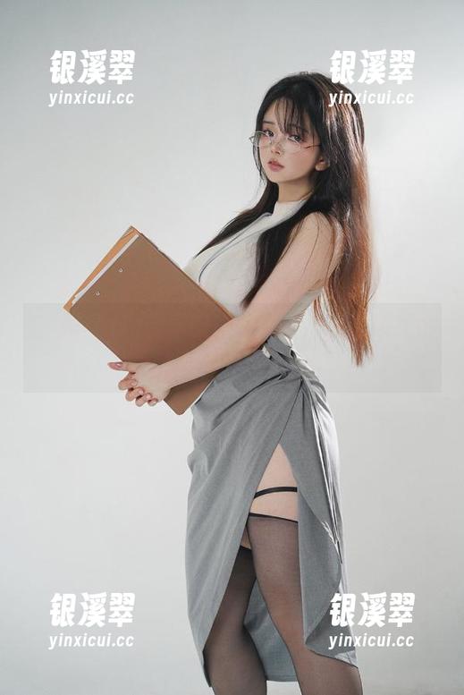 NinJa阿寨寨 又见NinJa阿寨寨的皮衣写真,貌似我也该买一件试试?