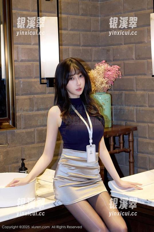 Xiuren秀人网 - 黑丝写真：容容容Alice如何巧妙挡住我的视线