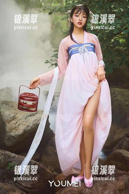 YouMi尤蜜荟 - 合法萝莉送来了崭新的美腿图片更新，记得给你的眼睛加点保护措施。
