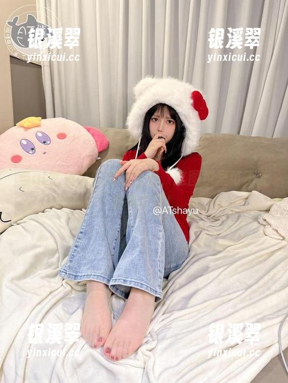 当at鲨鱼带你游走校园，这图包里可不止有书本哦！
