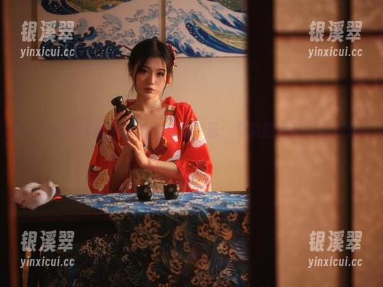 一米八的大梨子带来的黑色奇遇：免费图片让你乐开怀！