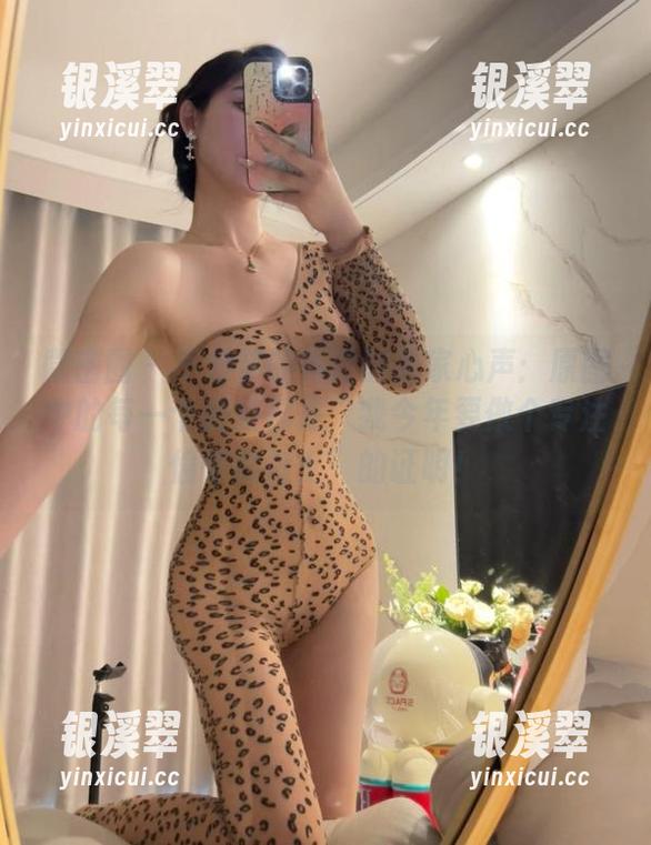 不爱笑的赛琳 微密圈 - 不爱笑的赛琳的居家心声:原图中的每一个姿势都是“我今年要做个专注偷懒的隐士”的证明!