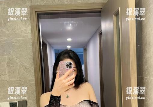 微密圈 - 不爱笑的赛琳的私房泳装图，哪个角度才是最佳卖点啊？