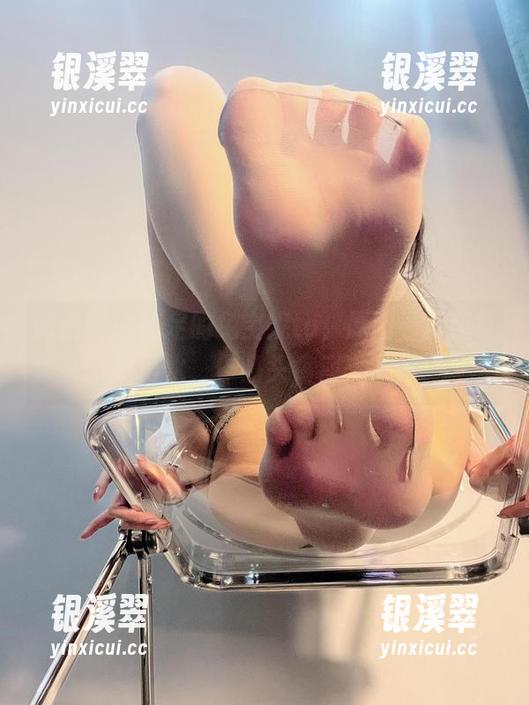 微密圈 - 裸足的兔宝妮to，原图看得我直咽口水，作品头痛病来了。