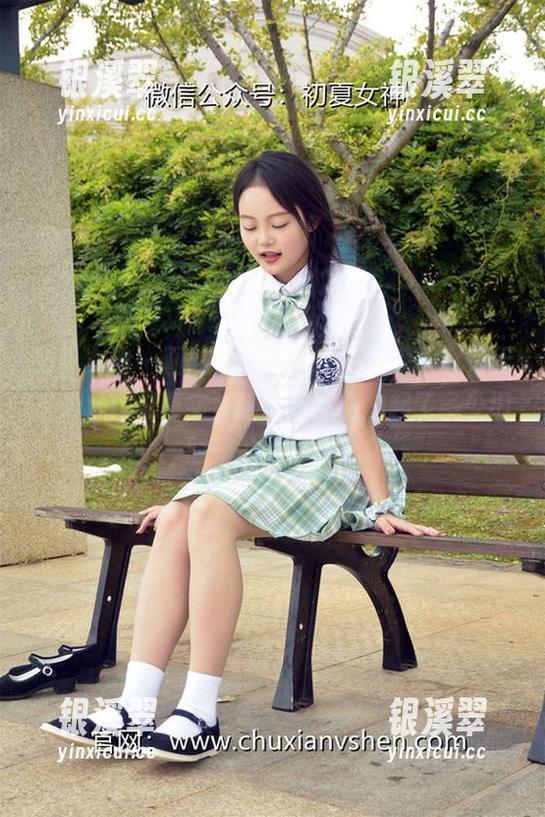 初夏女神 - 画外音：双双打扫教室，尽管无圣光，但很真实，这一组图集勾起了多少旧时光的回忆啊！