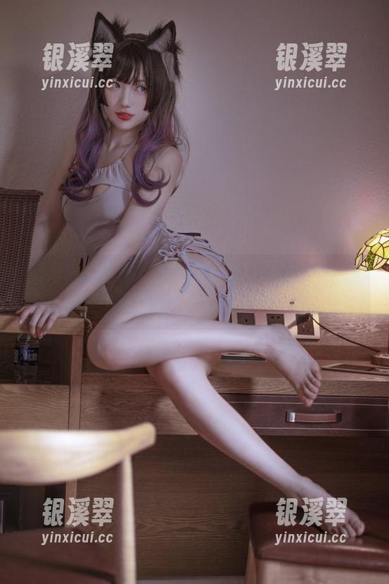 刺青Poi的高清写真集：怎样追赶碧蓝航线，结果却让人一惊