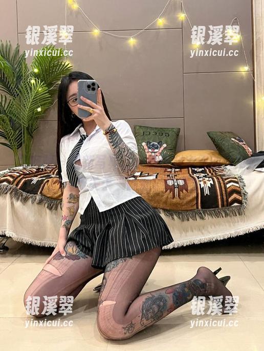 卡通百科老王 微密圈 - 最新写真,卡通百科老王的日常:一场关于“随意”的表演。