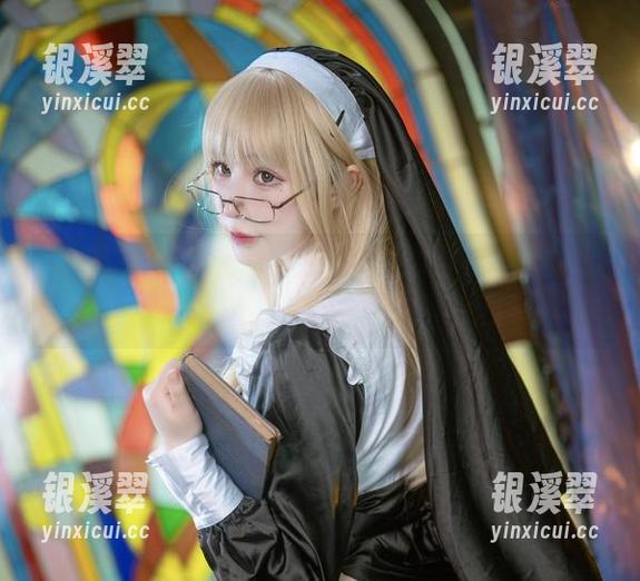 叉子宝宝 图册里娇俏的叉子宝宝,丝袜显得她脚趾都想跳舞