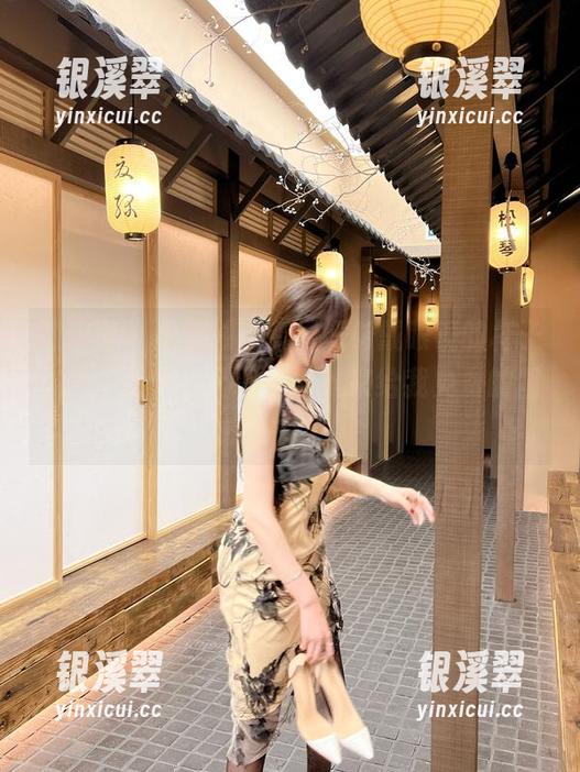 周妍希 微密圈 - 图文并茂,周妍希戴眼镜的样子,完全让人停不下来。谁来给我免费的图片?