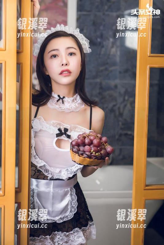 头条女神 - 周思超的棉袜图片，想下载一双给你心爱的拖鞋。