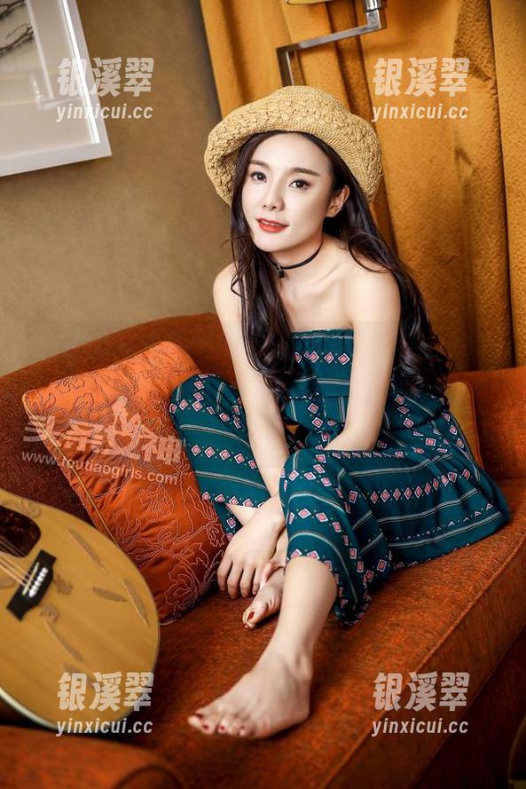 头条女神-郭忆然 头条女神 - 郭忆然这甜心美图,果然是“心”字不能少的,赶紧分享给你的好朋友吧。