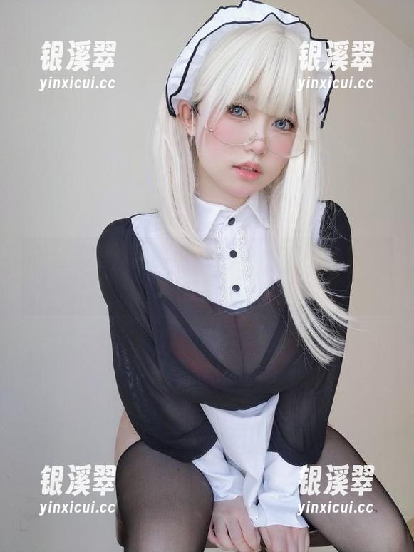 女主K 在海风里,私拍里女主K连兔耳朵也飘起来了!