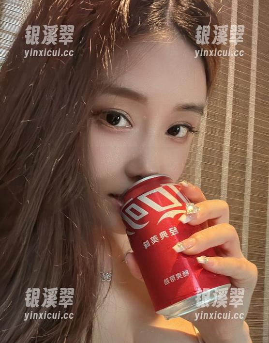 微密圈 - 奶雯长腿写真：图库里的腿比我半个月没运动的状态还长！