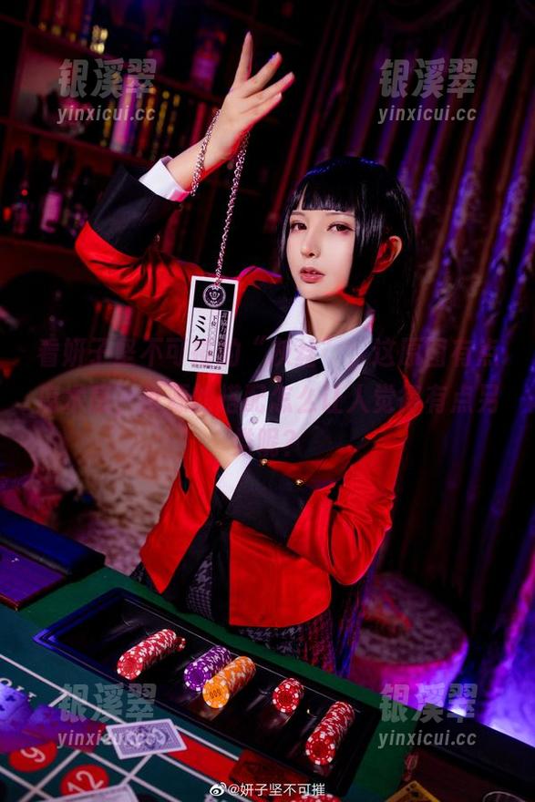 妍子坚不可摧 看妍子坚不可摧的“灰丝”,这原图有点魔术感,资源的搭配怎么让人觉得有点另类呢?