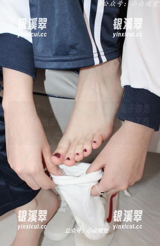 小众视觉-惠子 小众视觉 - 说实话,穿上礼服的惠子像是从画里走出来的,图片和原图都撑起了我心中的小剧场。