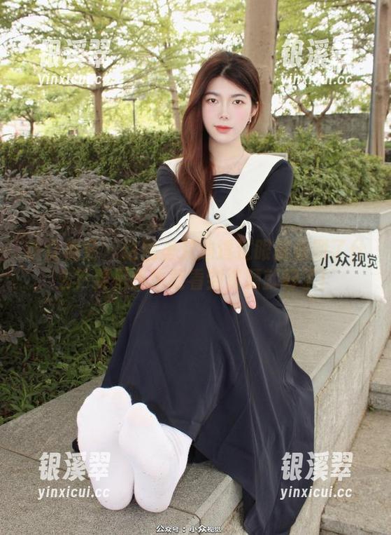 小众视觉-艾迪 小众视觉 - 这图里艾迪透过眼镜看到了什么?要是我也能看到资源就好了!