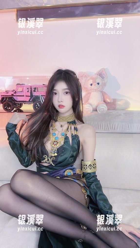 这组小小奶瓶儿的高清写真，套装本该丢进小黑屋，结果给自己显摆上了！