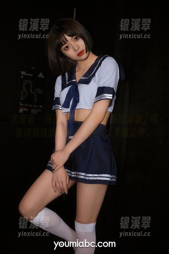 尤蜜荟-柚柚酱 尤蜜荟 - 在柚柚酱的吊带定制图集里,画面间流露的味道才让人久久不能忘怀。