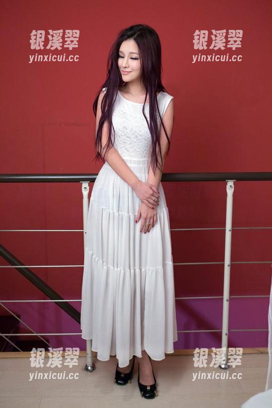 推女郎-曾水 推女郎 - 每一张图片都像是定制般完美,曾水的短裙让人中毒!
