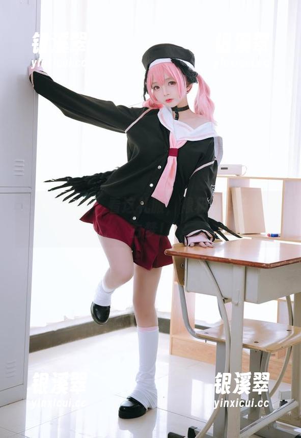日奈娇 私拍日奈娇:看这礼服,像极了公主的复古梦!