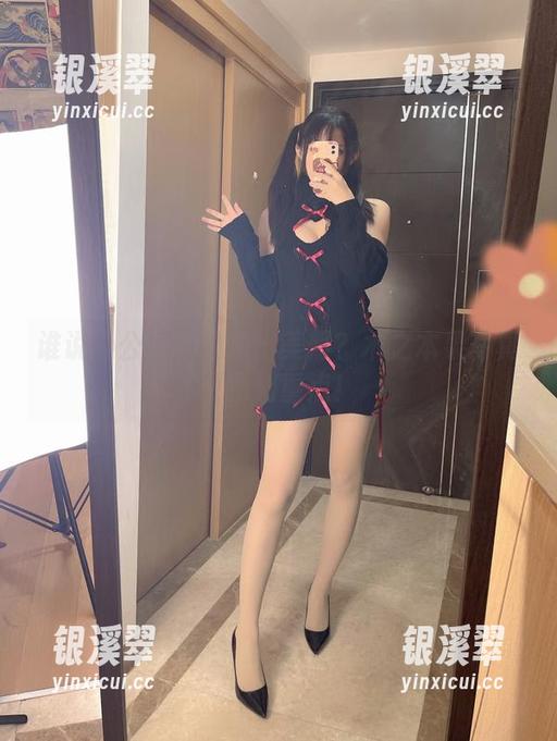 木之本果 谁说办公室不能拍出美照?木之本果写真更新划重点!
