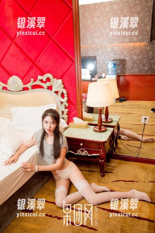 果团网-王语纯 果团网 - 王语纯的套装写真,时尚界的反向操作