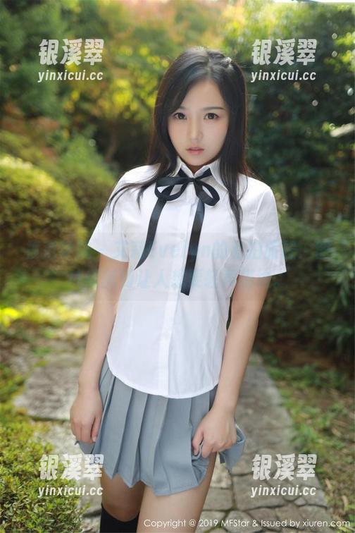 模范学院 - 艾莉Evelyn的私拍旅程：图片细腻到让人想要轻声描绘。