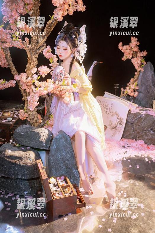爆机少女喵小吉 爆机少女喵小吉最新力作“临江仙”,这画面是不是真实的呢?