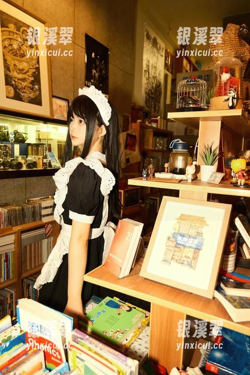 白莉爱吃巧克力 想要透过白莉爱吃巧克力的写真去理解明日香,图片里的每一个细节都在打探我的心思。