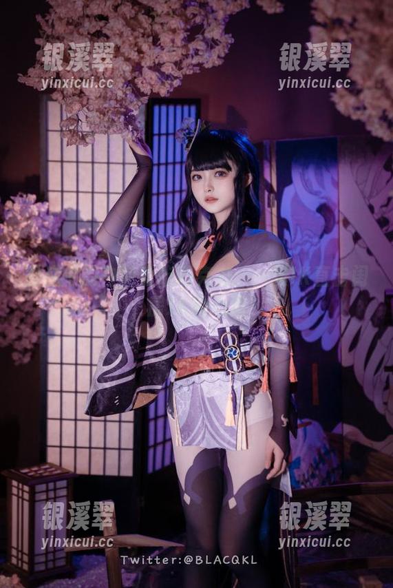 白莉爱吃巧克力 图库中的白莉爱吃巧克力:一张IK直击闺房JK的心房