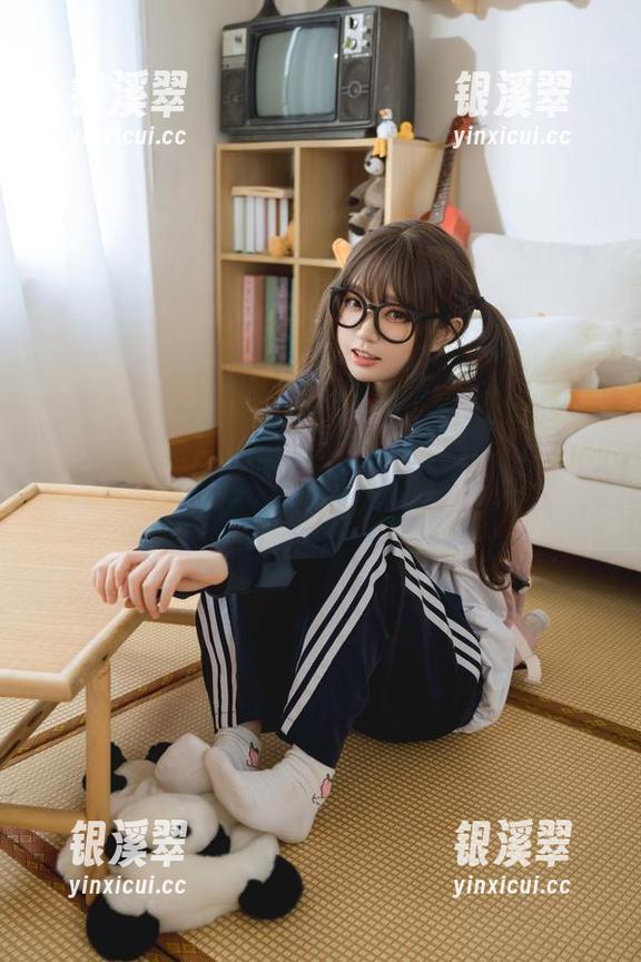 神沢永莉的厨房冒险合集，看她如何巧妙避开锅里的火花！
