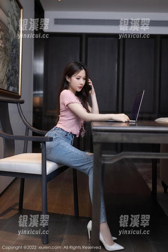 秀人网-杨欣欣 秀人网 - 杨欣欣办公室在线:这里是居家工作的新姿势。