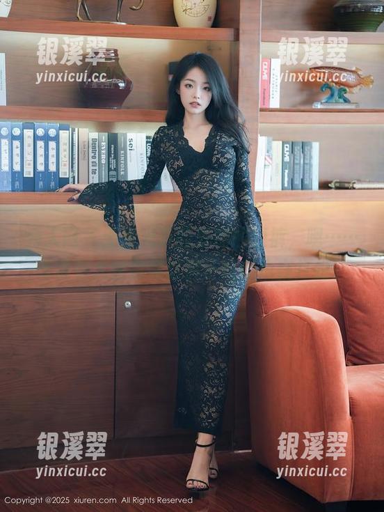 秀人网 - 无圣光下的豆瓣酱短裤，嗯……有没有人注意到这裤子好像也在打扮？