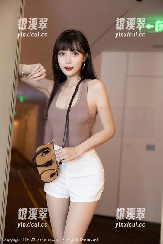 秀人网-陈茜妮zoe 秀人网 - 陈茜妮zoe泳池写真全套,水下的她在想什么呢?