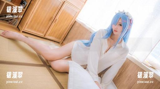 羽生三未 羽生三未的教室私房写真:仿佛时间凝固,只剩下无声的对视。