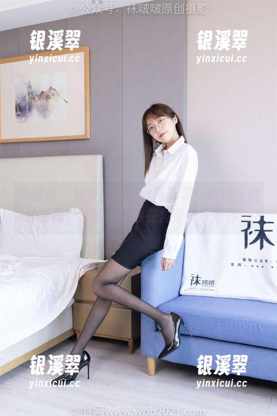 袜啵啵-稚予 袜啵啵 - 稚予的厚黑丝写真集:瞧瞧这微妙的黑!注意,资源在角落中等着你!