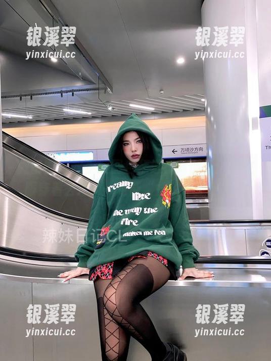 陈佩奇 微密圈 - 水手服图包精选,陈佩奇:这衣服穿着去海边一定能“拉”不少路人!