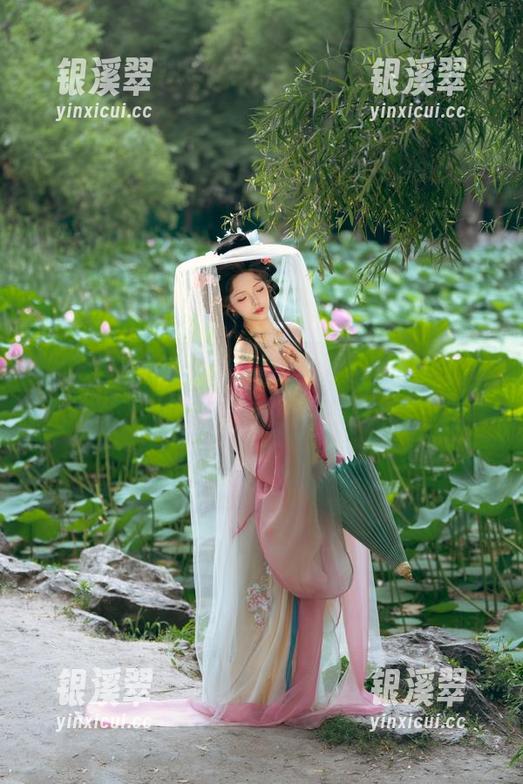 雯妹不讲道理 雯妹不讲道理的作品把美足带到了一个新高度,让人忽略了其他部分?