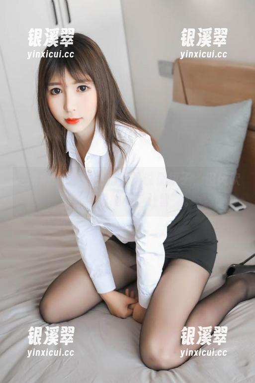 雯粥粥i 雯粥粥i的红裙私拍,虽说是裙子,但风吹过才知道她的“驻留”。