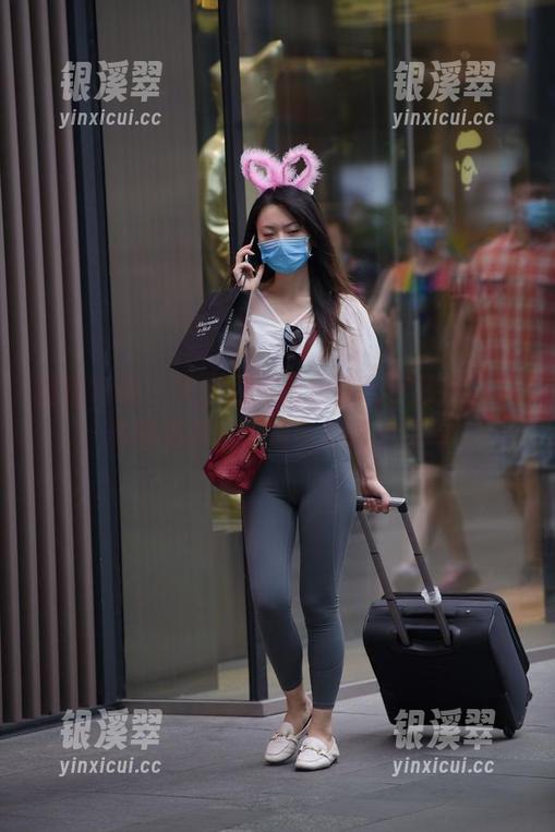 魔镜街拍 - 艾小青与粉色的亲密接触，高清图集不仅仅是色彩那么简单