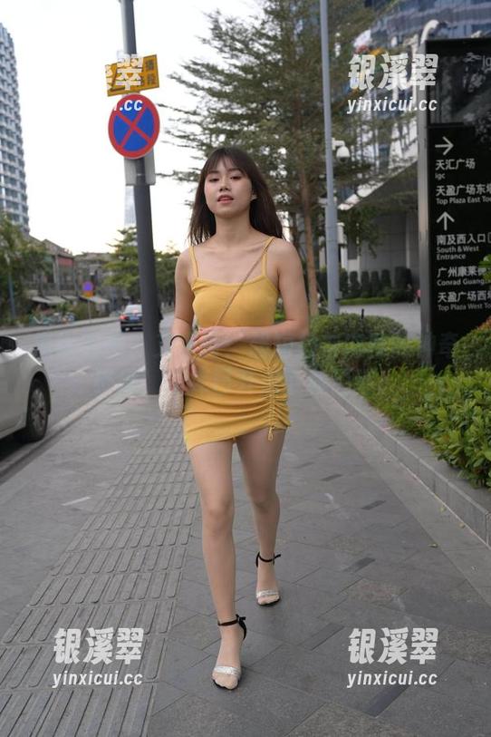 魔镜街拍 - 艾小青：超短裙与肉丝的神奇碰撞，图库已开启下载通道！