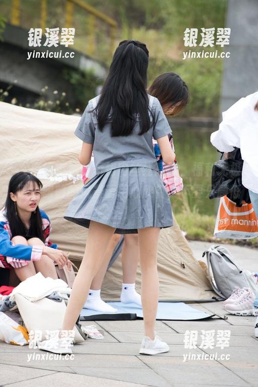 魔镜街拍 “魔镜街拍:短裙肉丝红高跟,福利无极限,眼前的风景请用心欣赏,不要只顾低头!“